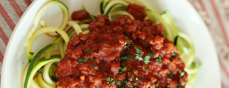 https://www.bulletproof.com/wp-content/uploads/2018/08/you-can-zoodle-everything_Zucchini-Noodles-With-Simple-Bolognese-Sauce-752x289.jpg